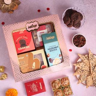 Gift Hamper Wheat Seeded Crackers, Choco Chip Cookies, Hazelnut Rocks Gift Hamper Wheat Seeded Crackers, Choco Chip Cookies, Hazelnut Rocks