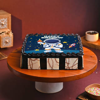 Side View of Astronaut Delight Birthday Cake