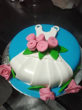 Designer Fondant Cake For Beautiful Bride To Be