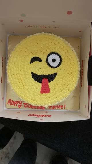 Yellow Emoji Cream Cake