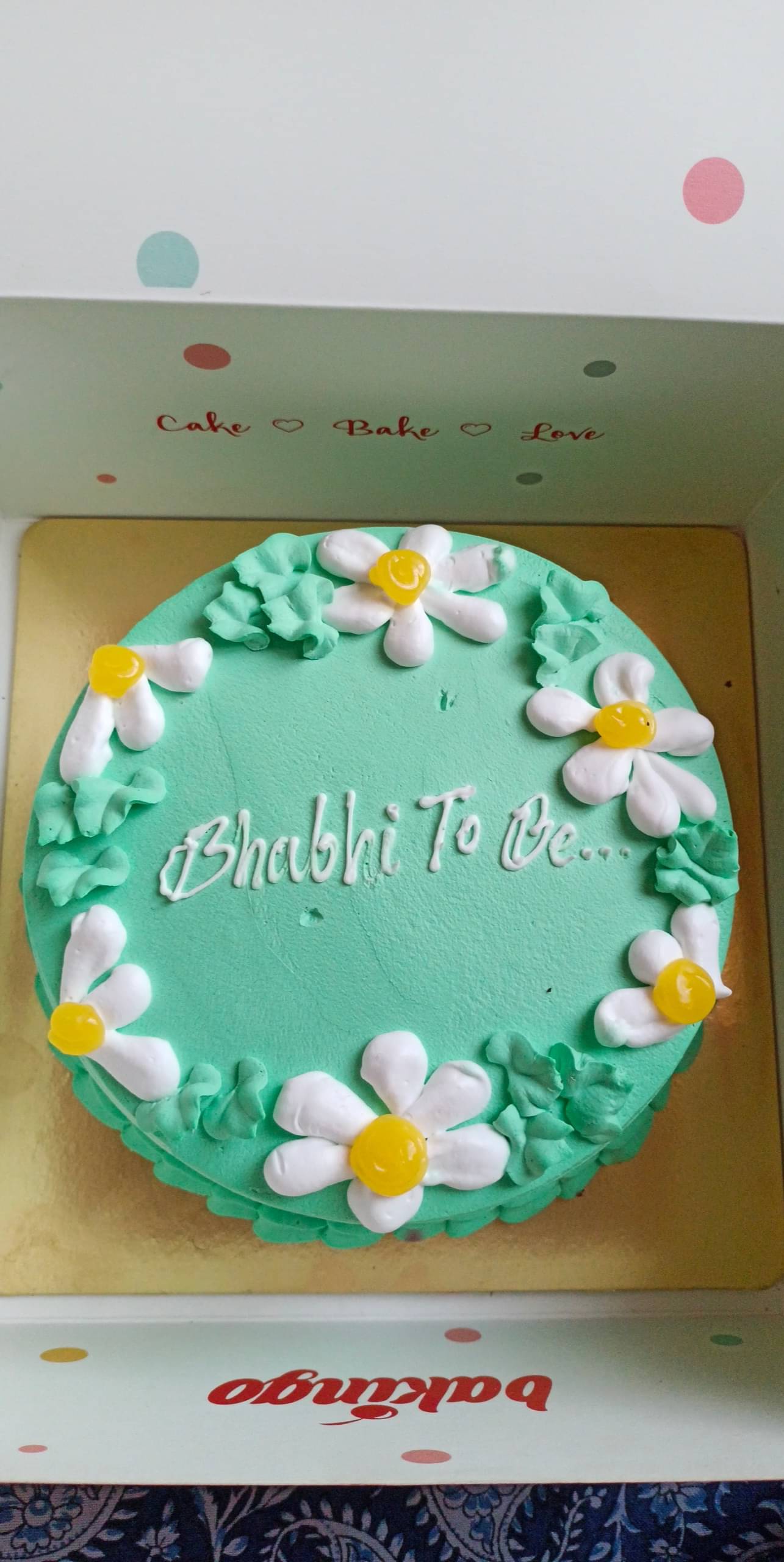 Buy/Send Kit Kat Cake For Bhabhi Online @ Rs. 1899 - SendBestGift