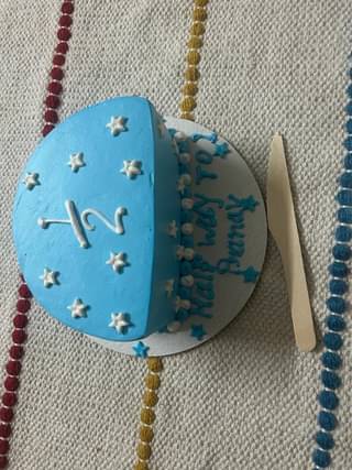 Blue & White Star Vanilla Half Cake