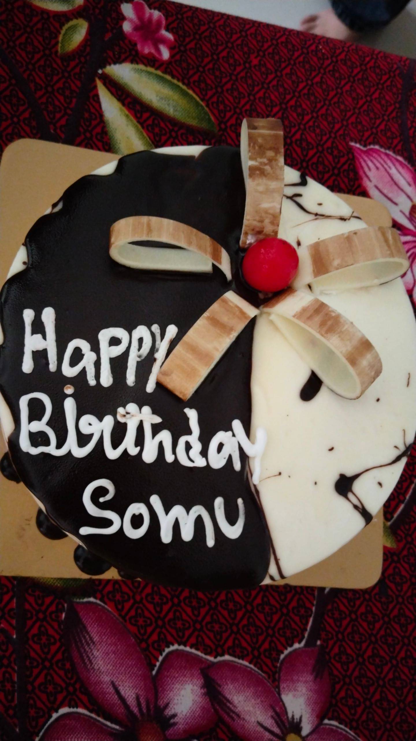 Abhijeet cuts the cake at the Birthday | Sonu Nigam Event Photo Gallery |  301510