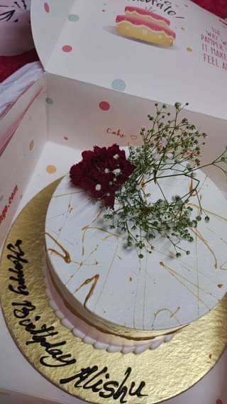 Flowers Topped Vanilla Strawberry Cake