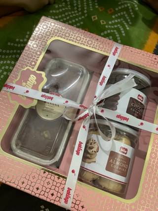 Tea Cake N Cookies Hamper