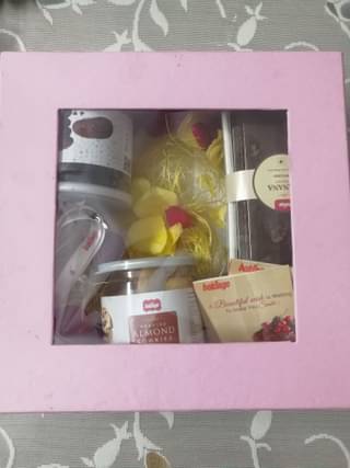 Tea Cake N Cookies Hamper