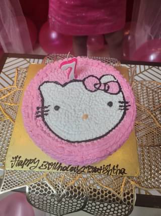 Hello Kitty Cream Cake