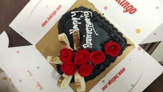 Heart Shape ChocoTruffle Cake With Fondant Roses
