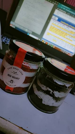 Red Velvet And Oreo Chocolate Jar Cake