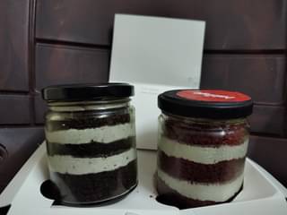 Red Velvet And Oreo Chocolate Jar Cake