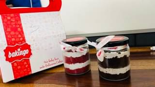 Red Velvet And Oreo Chocolate Jar Cake