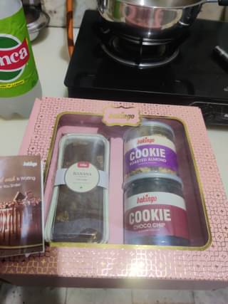 Tea Cake N Cookies Hamper