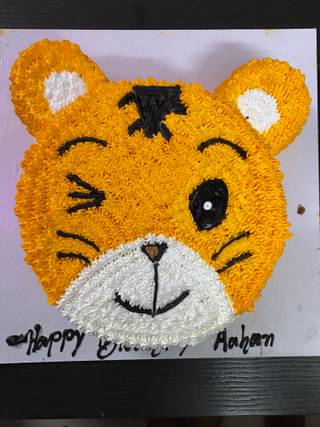 Winking N Smiling Cartoon Lion Cream Cake