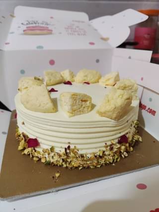 Rose Petals N Pistachio Rasmalai Cake