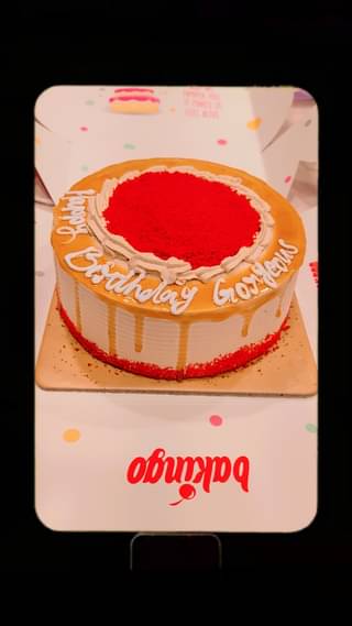 Red Velvet Coffee Drip Cream Cake