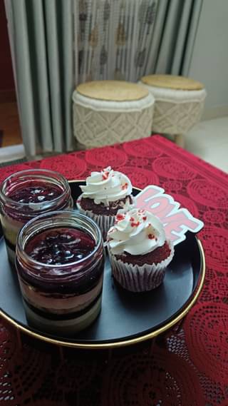 Red Velvet Cupcakes N Blueberry Jar Cakes