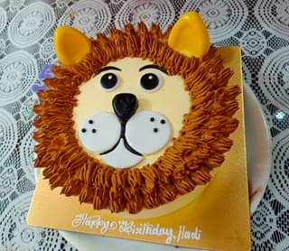 Gorgeous Lion Cream Cake