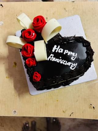 Heart Shape ChocoTruffle Cake With Fondant Roses