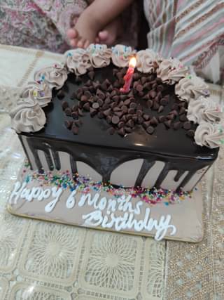 Half Choco Drip Cake