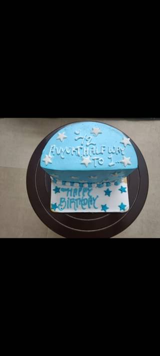 Blue & White Star Vanilla Half Cake