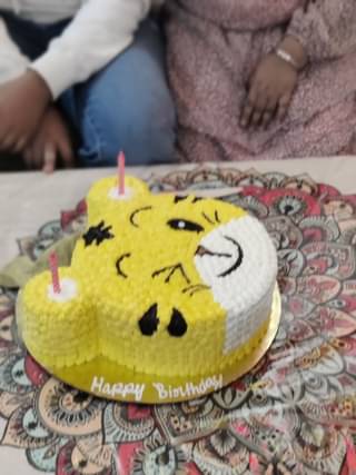 Winking N Smiling Cartoon Lion Cream Cake