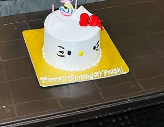 Hello Kitty White Cream Cake