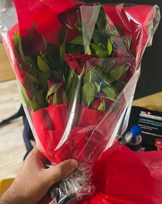 Bunch Of 6 Red Roses