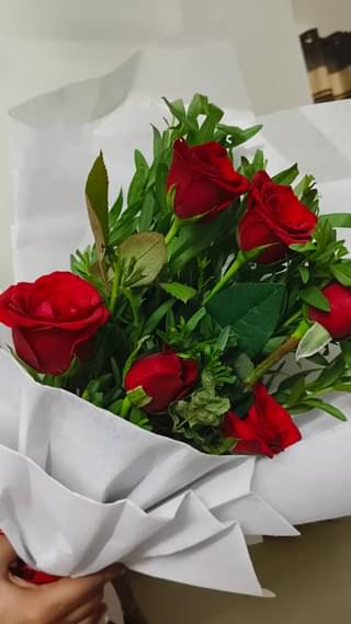 Bunch Of 6 Red Roses