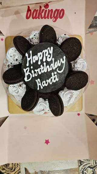 Chocolate & Vanilla Oreo Cake