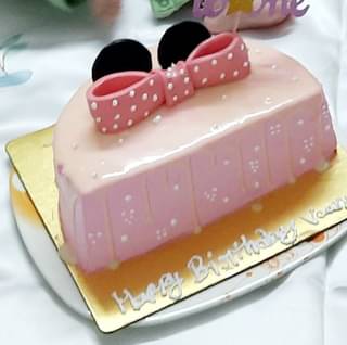 Fondant Bow n Edibles Cake