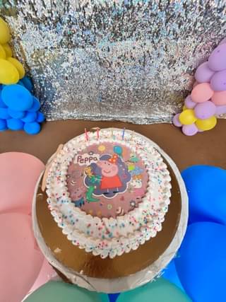 Chic Peppa Pig Cake