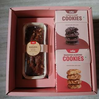 Tea Cake N Cookies Hamper