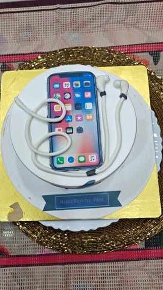 Quirky Gadget Cream Cake