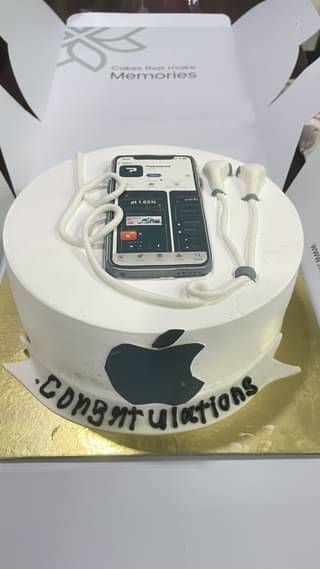 Quirky Gadget Cream Cake