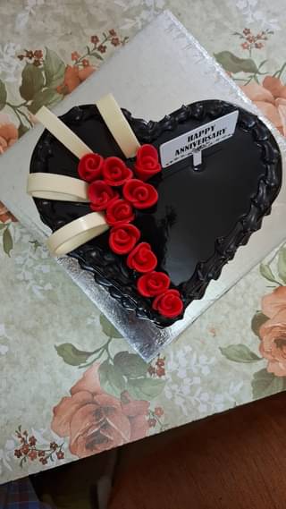 Heart Shape ChocoTruffle Cake With Fondant Roses