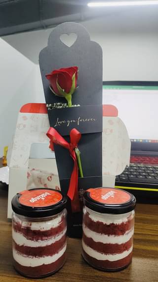 Personalised Red Velvet Jar Cakes