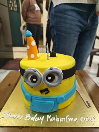 Party Mode Minion Fondant Cake