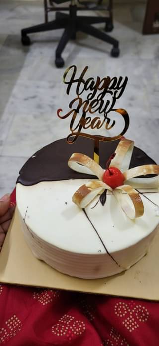 Classic Choco Vanilla New Year Cake