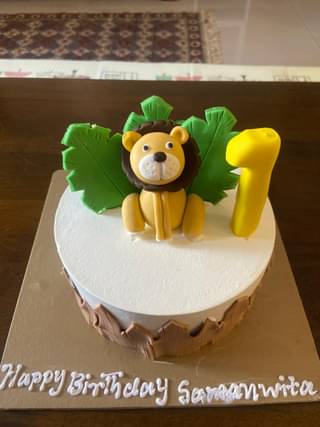 Jungle Joy Lion Cake