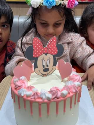 Magic Minnie Mouse Theme Cake