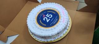 Round-Shaped 25th Anniversary Poster Cake