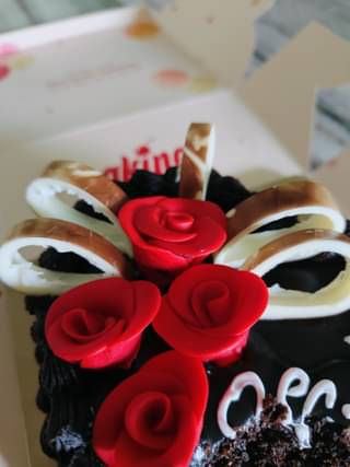 Heart Shape ChocoTruffle Cake With Fondant Roses