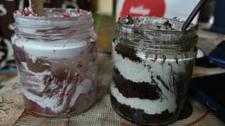 Red Velvet And Oreo Chocolate Jar Cakes