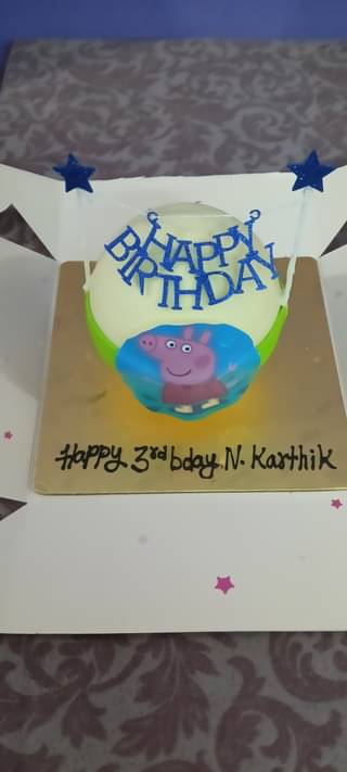 Peppa Pig Red Velvet Pinata Cake