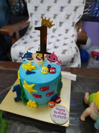 Baby Shark Cute Cake