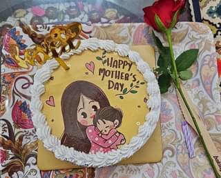 Hugs N Hearts Motherly Love Cake 