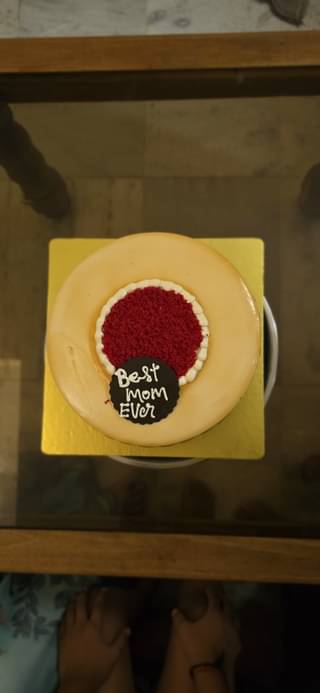 Red Velvet Coffee Drip Cream Cake