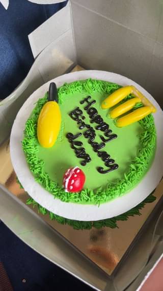 Cricket Kit N Pitch Cake