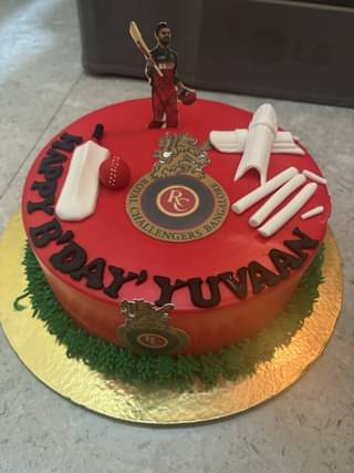 King Kohli RCB Cricket Cake