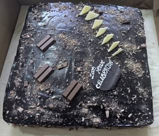 KitKat Chocolate Truffle Cake